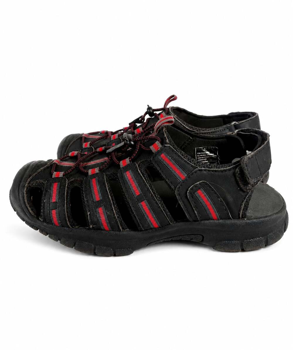 Khombu Boys Size 4 Athletic Closed Toe Water Sandals Black and Red